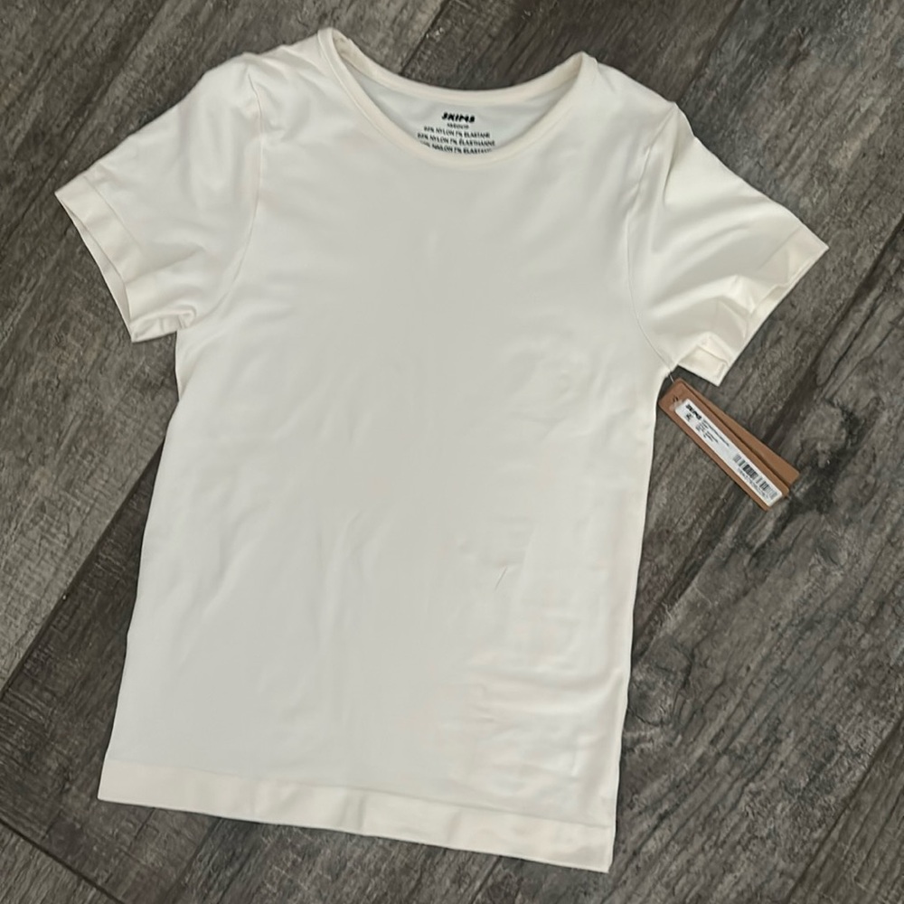 Limited deal- NWT Skims Soft Smoothing Seamless Shirt- Marble